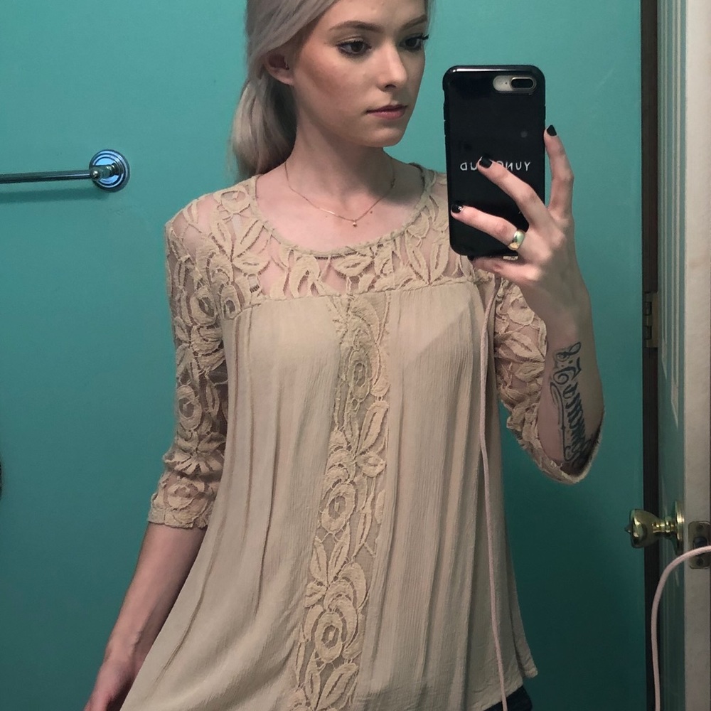Tan quarter sleeve blouse size small